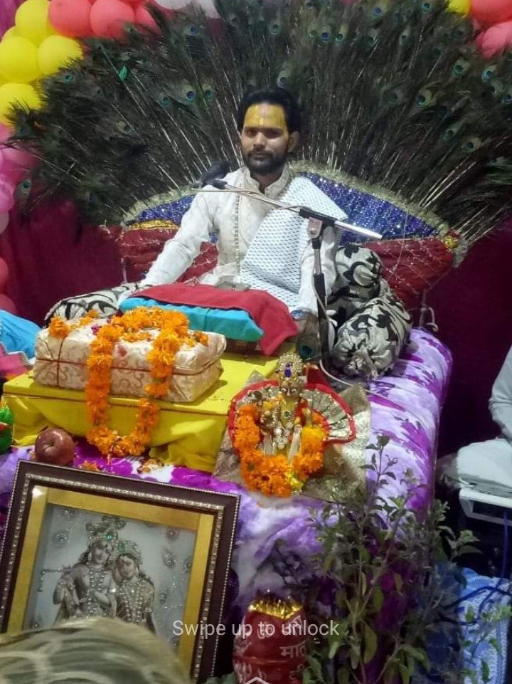 Portrait of our experienced Hindu pandit in traditional attire